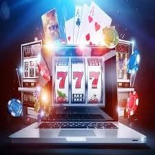 Pemain menikmati slot online fonix3388 dari smartphone saat bepergian di Indonesia